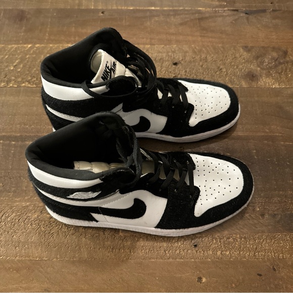 Size 8W- Air Jordan 1 Retro OG High Twist Good CONDITION (CD0461-007) - Picture 4 of 7